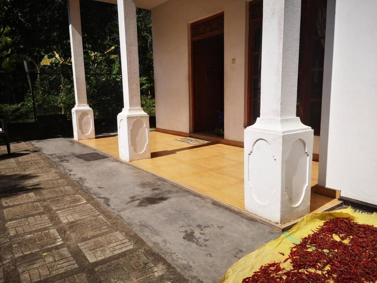 Sithu Guesthouse Bentota Exterior photo