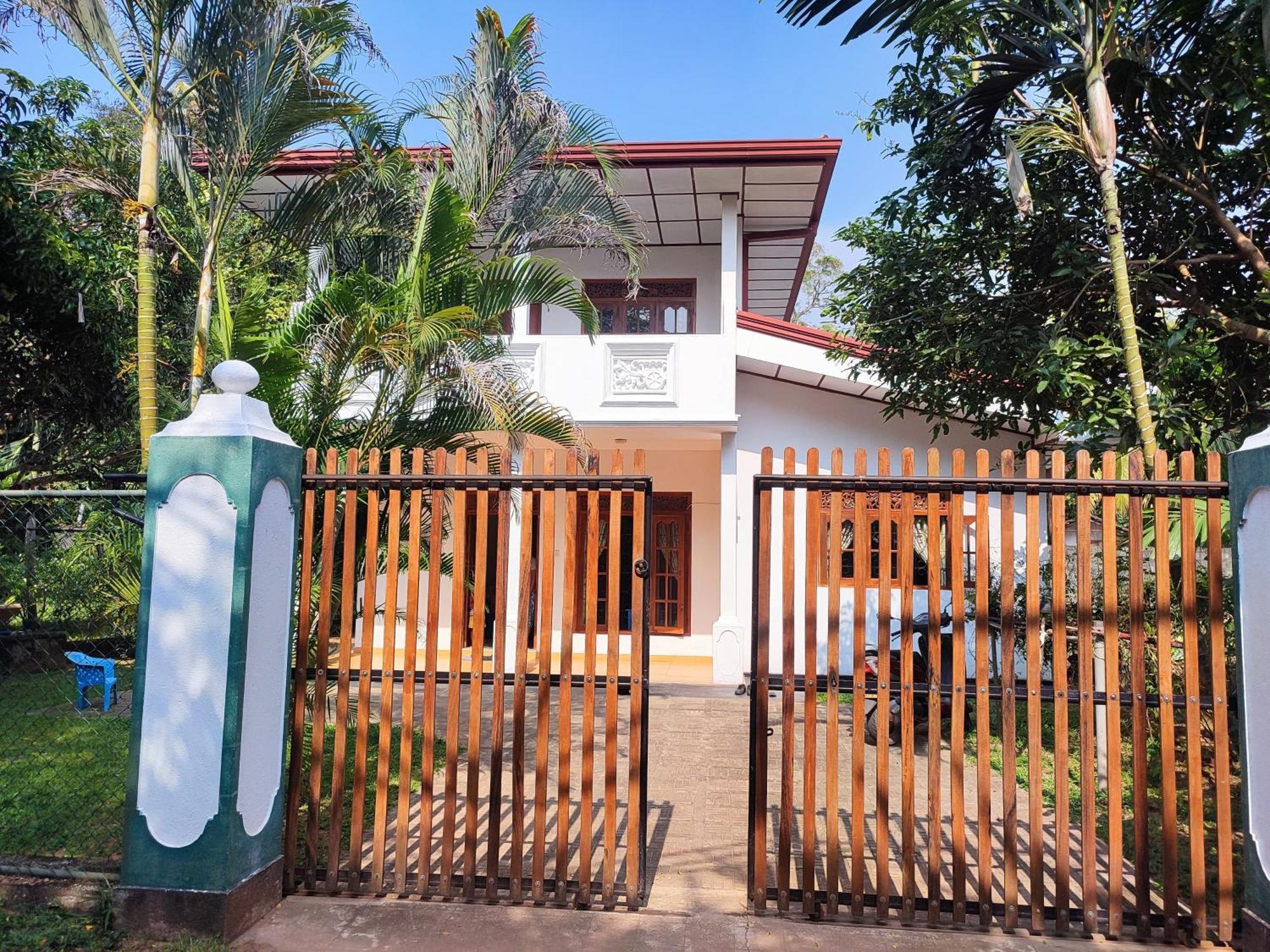 Sithu Guesthouse Bentota Exterior photo